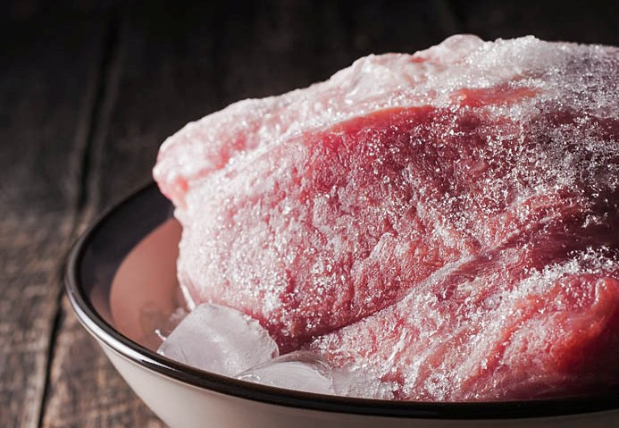 как быстро разморозить мясо