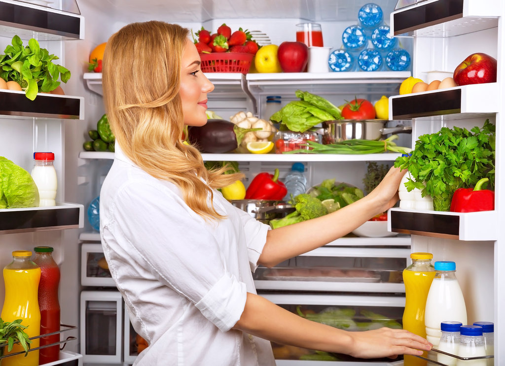 Какие продукты лучше не убирать в холодильник? Какие продукты лучше не убирать в холодильник?
